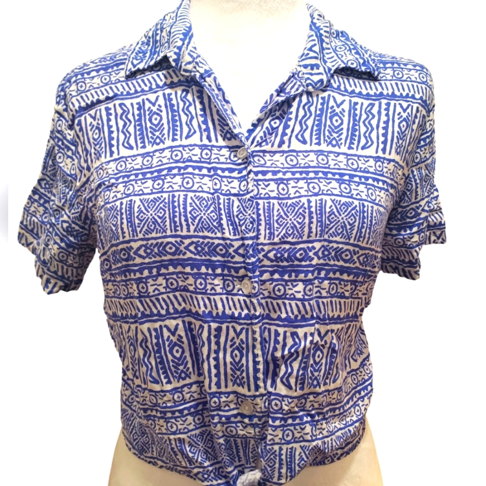 American Apparel printed short sleeve crop top button up blue and white. M/L